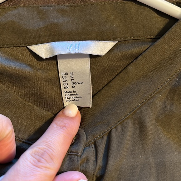 H&M army green button down 3/4 sleeve shirt size 12 - Picture 3 of 6